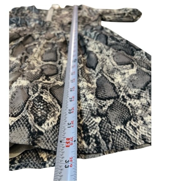 MAIN STRIP Romper Snake Skin Print, V-Neck, Gray/Black & White, Size‎ Large - Picture 10 of 12